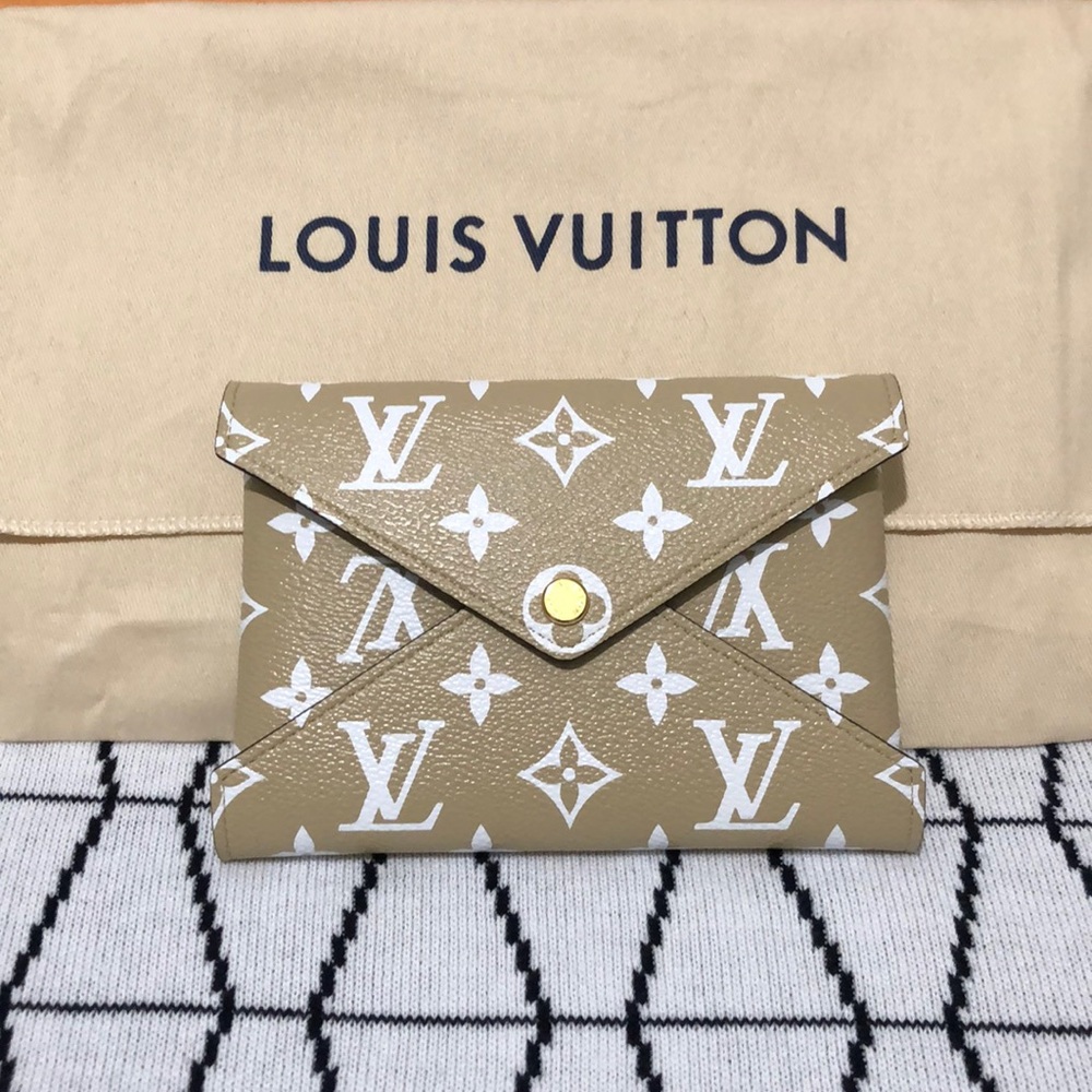 NIB Louis Vuitton Kirigami Pouch Medium